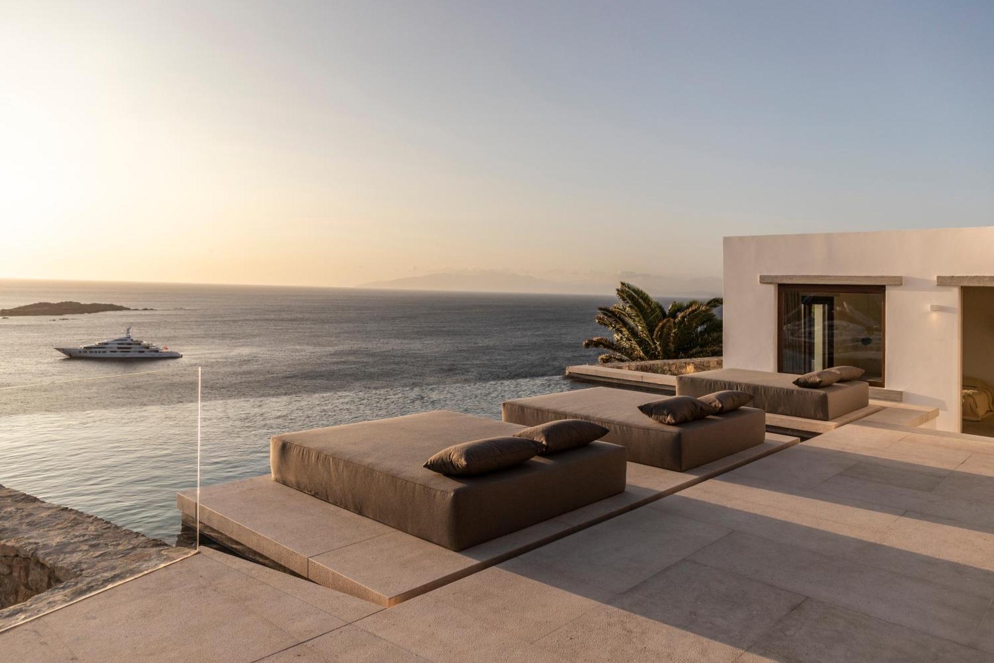 The Skyvilla Mykonos - A Landmark Property With Breathtaking Views Of The Psarou Bay Mykonos Town Exterior photo