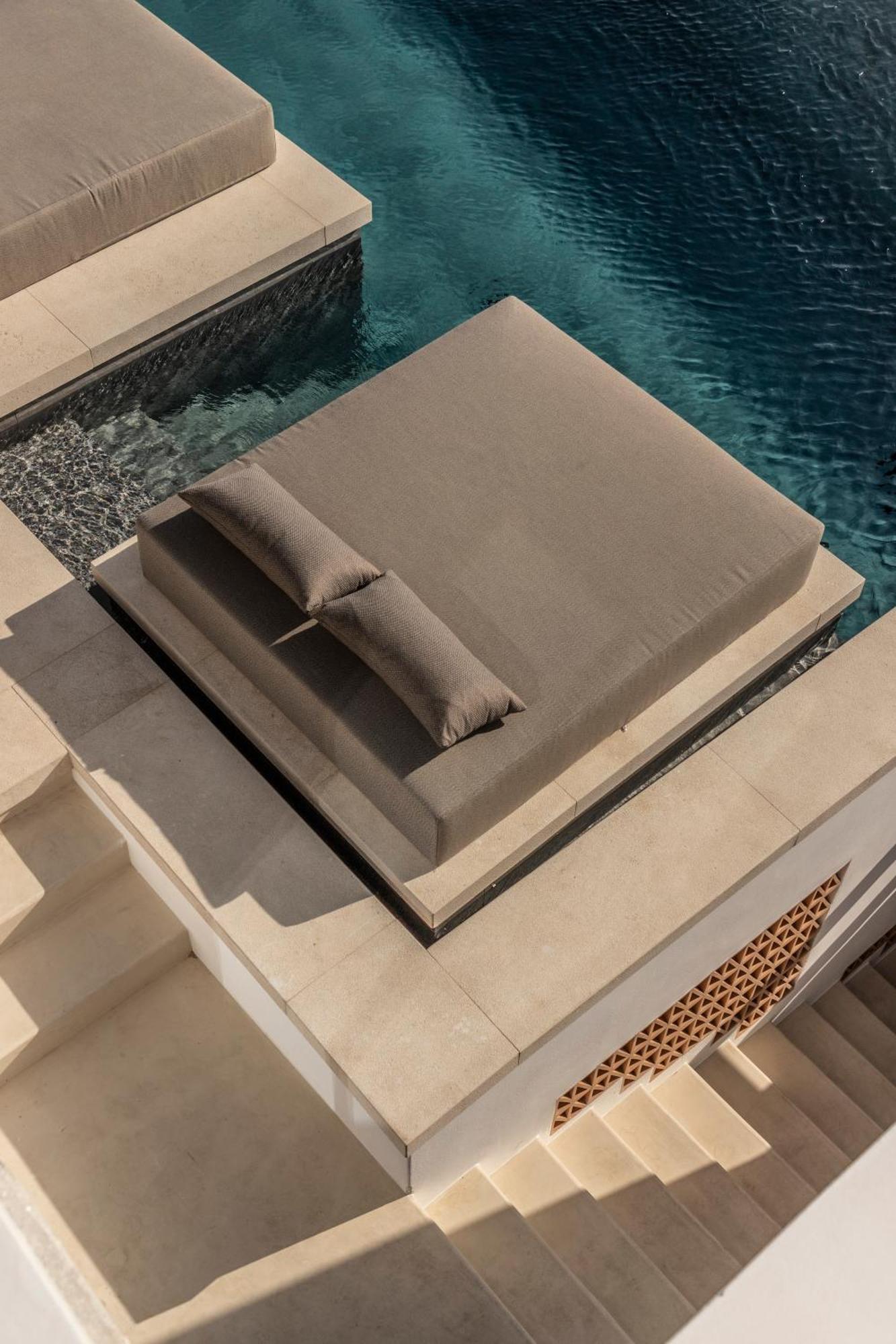 The Skyvilla Mykonos - A Landmark Property With Breathtaking Views Of The Psarou Bay Mykonos Town Exterior photo